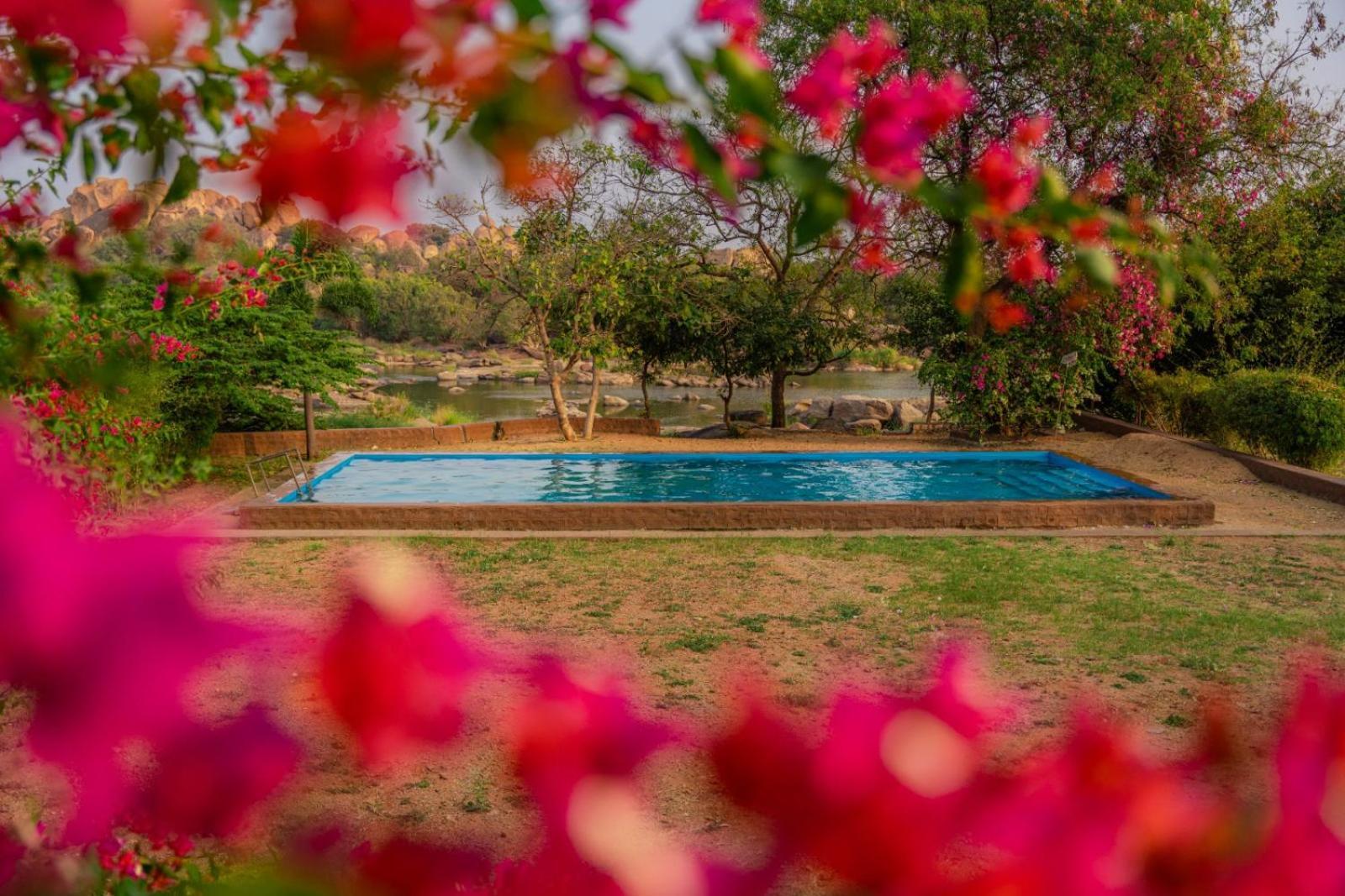 Leo Woods Hampi River View Hotel Eksteriør billede