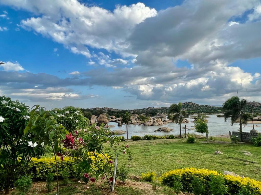 Leo Woods Hampi River View Hotel Eksteriør billede