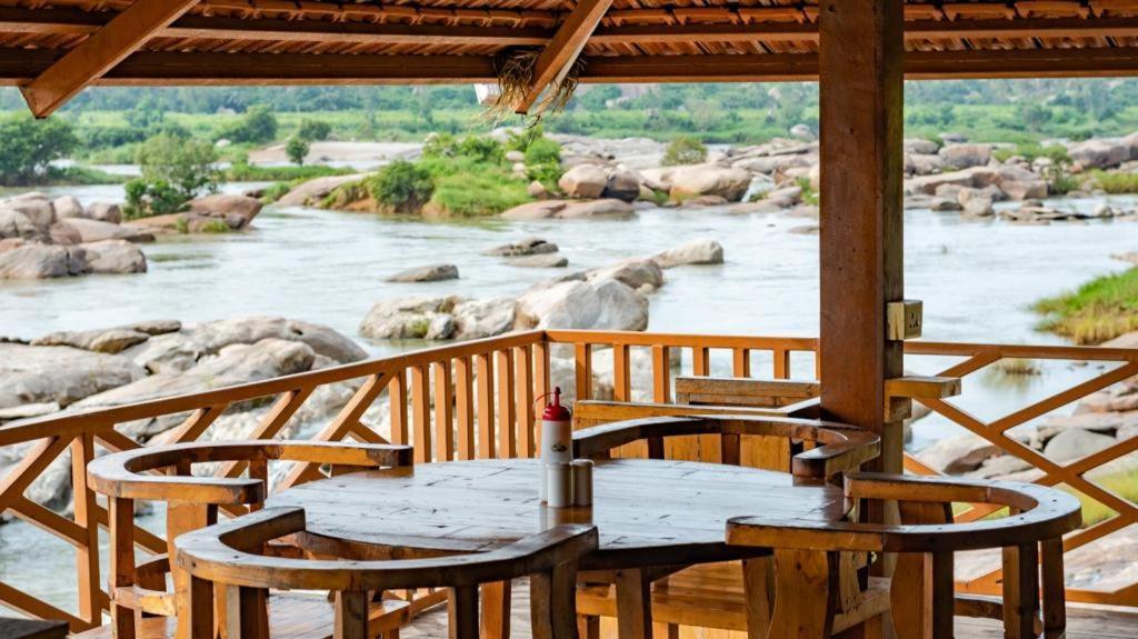 Leo Woods Hampi River View Hotel Eksteriør billede